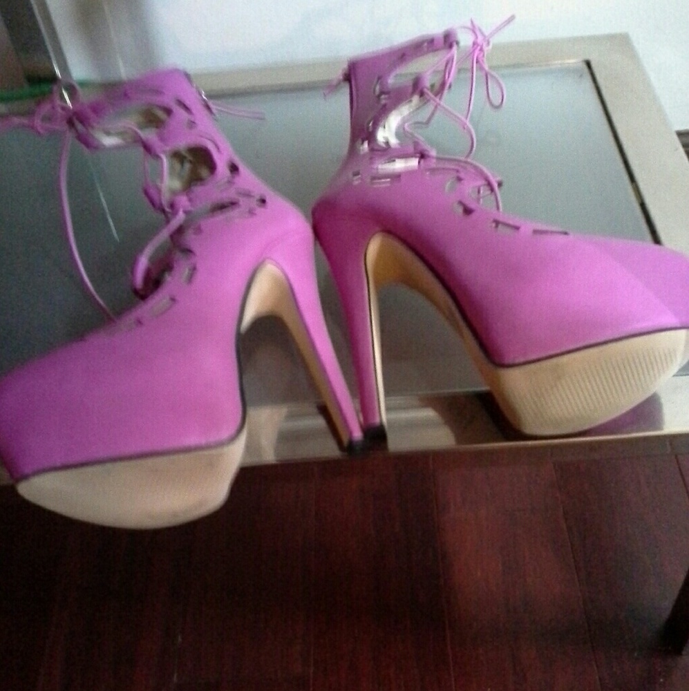 Boots - Picture 3 of 3